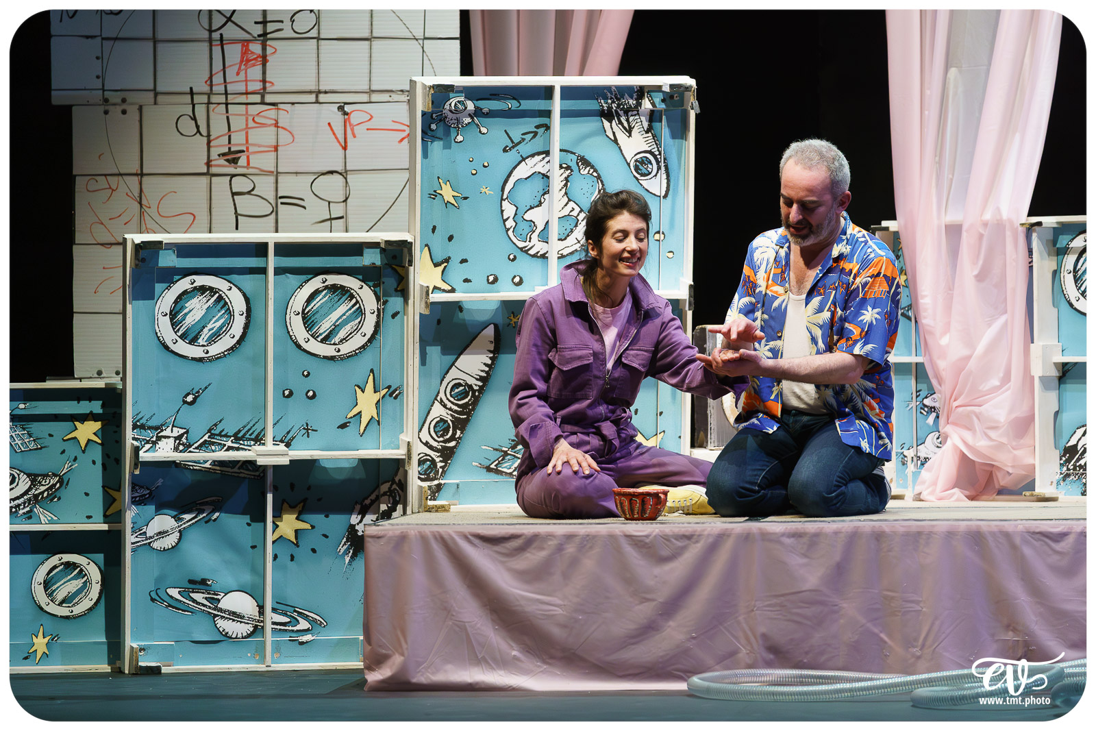 TMTPHOTO 2025.03.05 DERRIERE LE HUBLOT SE CACHE PARFOIS DU LINGE (LES FILLES DE SIMONE) 041